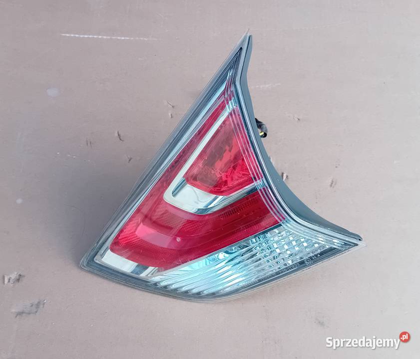 Nissa XTrail T32 lampa tylna prawa w klape Przeźmierowo