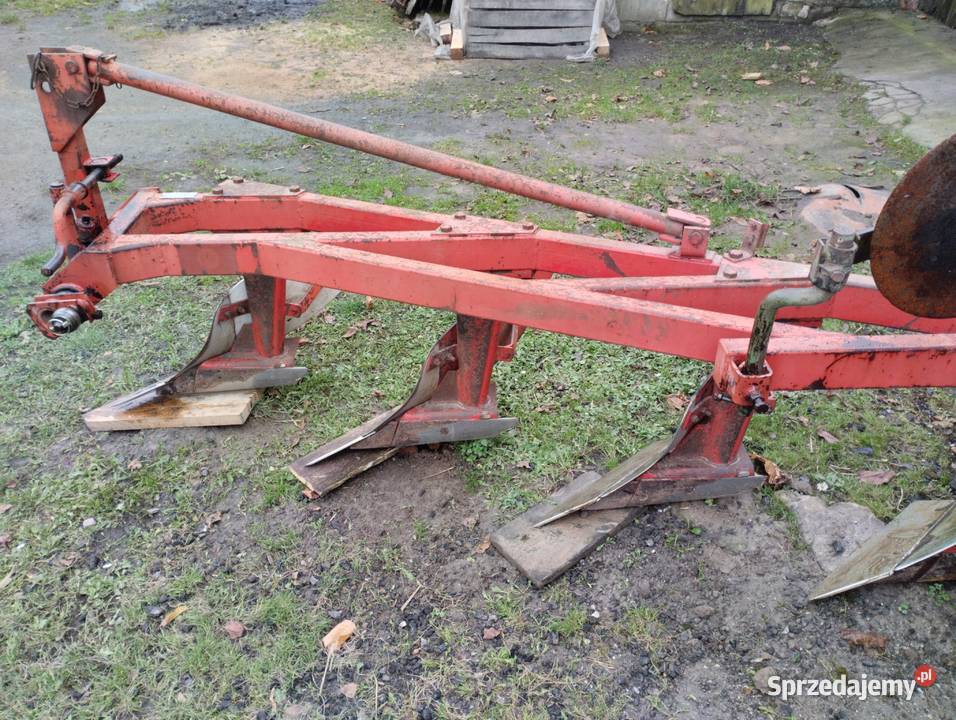 Pługi 4skibowe zagonowe nieuszkodzony
