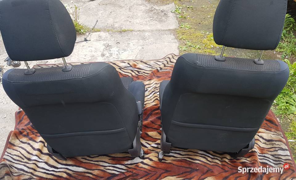 Fotel Fotele TOYOTA AVENSIS T25 Lift komplet Radom