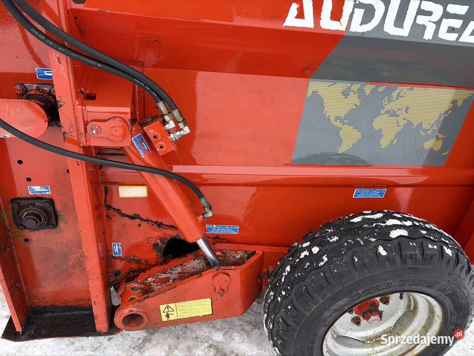 Ścielarka do słomy Kuhn 4050 rozdrabniacz Myszyniec