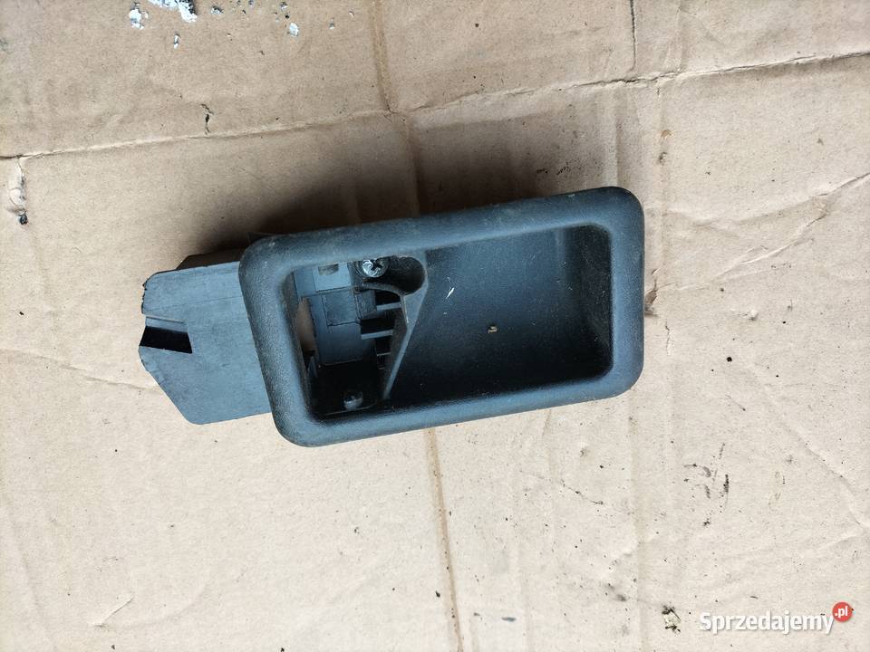 AUDI 80 B4 893837020 UCHWYT KLAMKI PRAWY PRZÓD