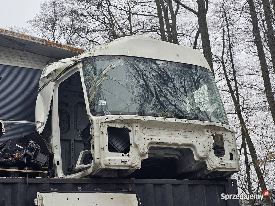 KabinaMERCEDES RENAULT VOLVO