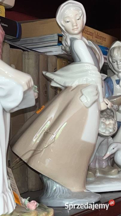 Dziewczyna z koszem kwiatów NAO Spain by Lladro Gdańsk
