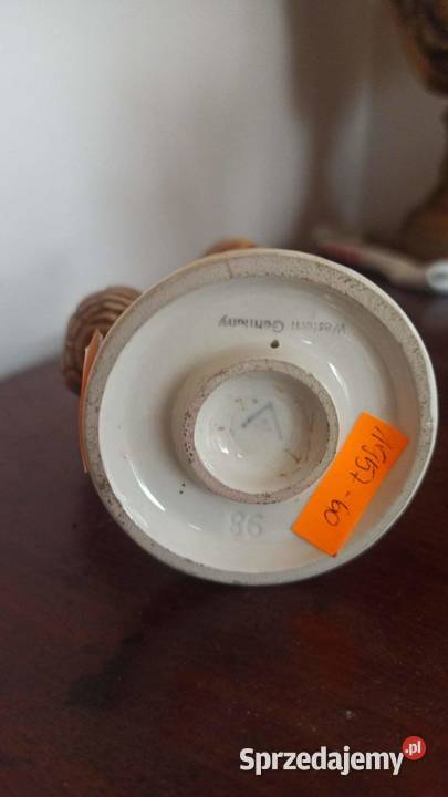 Dziewczynka duża z koszyczkiem Figurka Goebel pomorskie