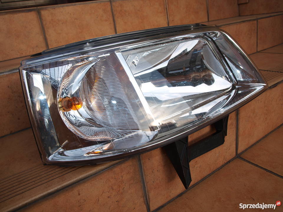 VW Transporter T5 lampa prawa przód 2003 2009r wielkopolskie