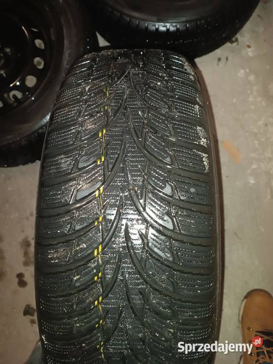 Opony zimowe Nokian 19565 r15 na felgach