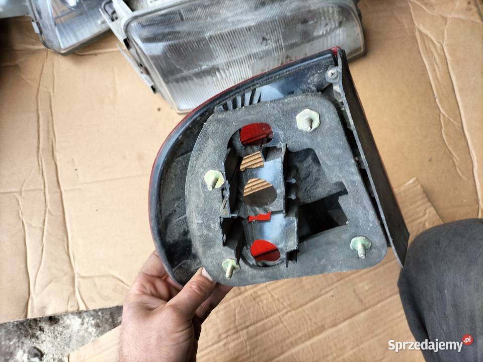 VOLVO V40 S40 LAMPA TYŁ TYLNA PRAWA Kamień-Kolonia