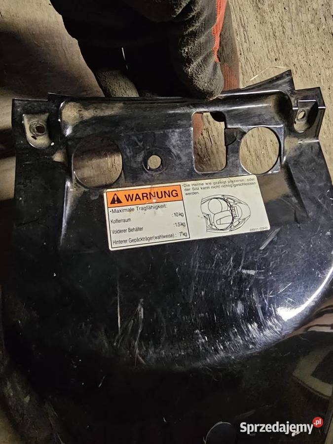 Suzuki Burgman 125 K7 plastik tylny lampą