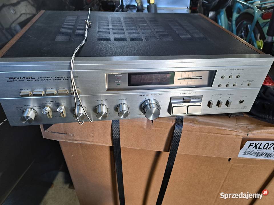 Radio wzmacniacz Realistic STA 2250 małopolskie Gdów