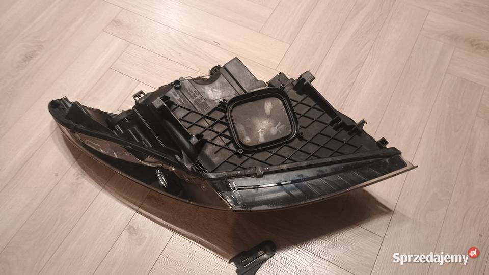 Megane iii 3 lampa lewa przednia czarna przód Łuków