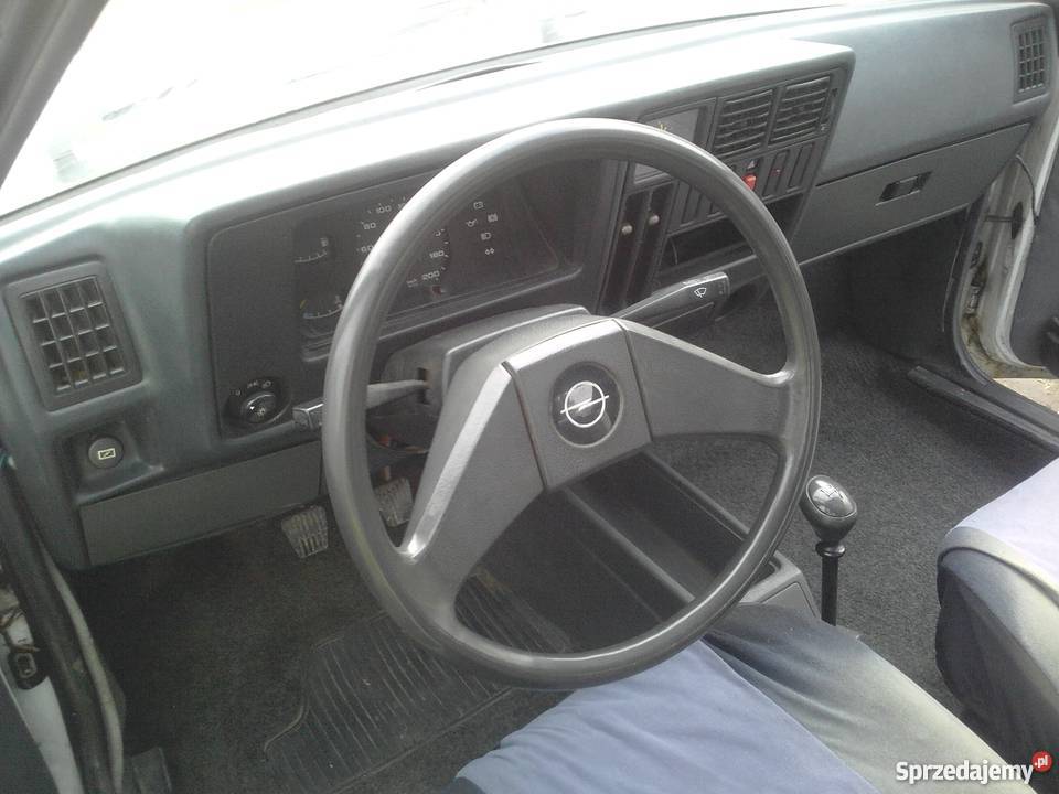 Opel Kadett 13 S unikat pierwszego właściciela Rok produkcji 1984 Opel Radom
