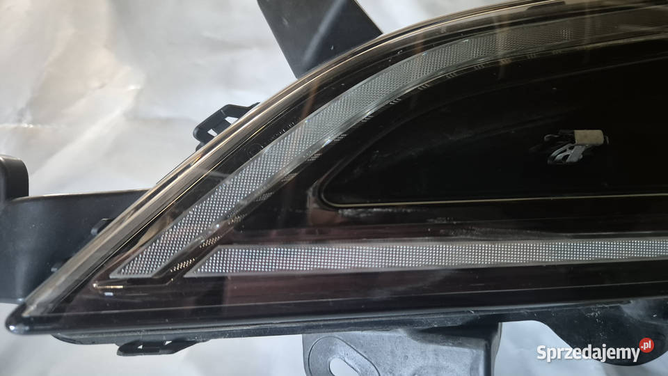 Renault Megane ETech lampa przód lewy LED osobowe śląskie Bielsko-Biała