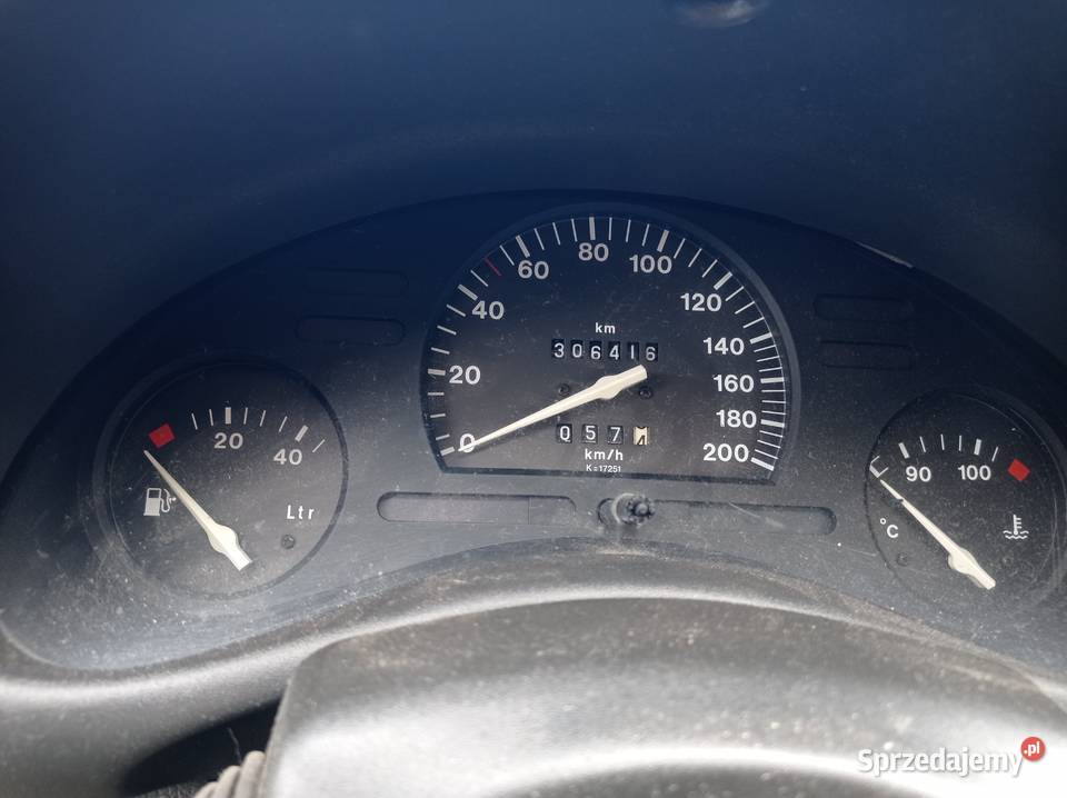 Opel Corsa 12 48 kW 1997 r dawca części osobowe Szklarka Myślniewska