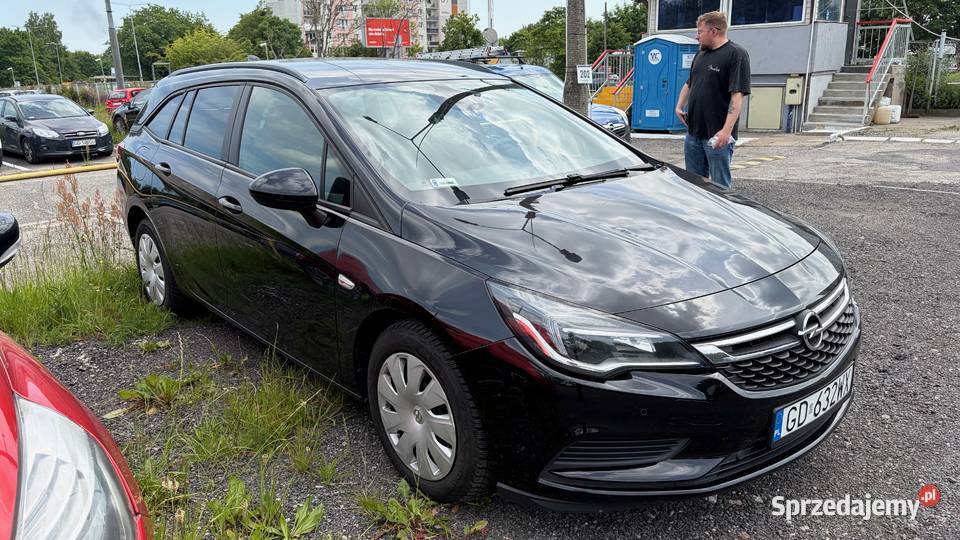 Syndyk sprzeda samochód osobowy Opel Astra III