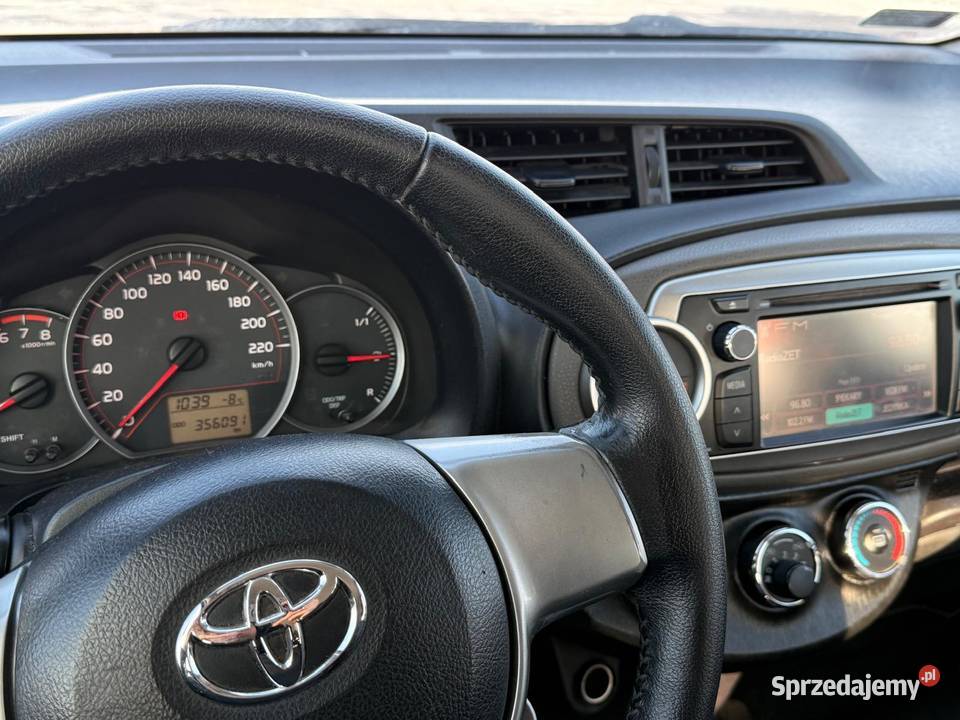 Toyota Yaris 133 2012 śląskie Tarnowskie Góry