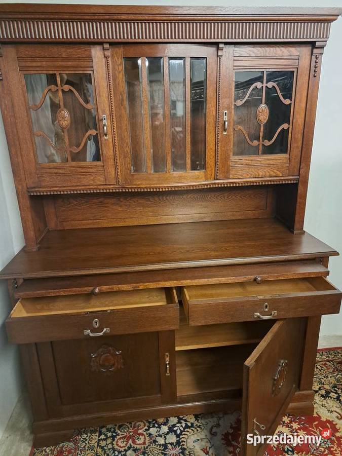 Piękny typowy kredens secesja