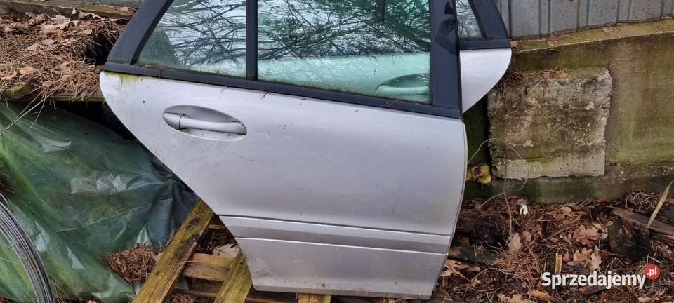 Mercedes w203 C klasa blotnik lewy Pionki