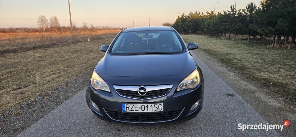 OPEL ASTRA J 16b manualna Rzeszów