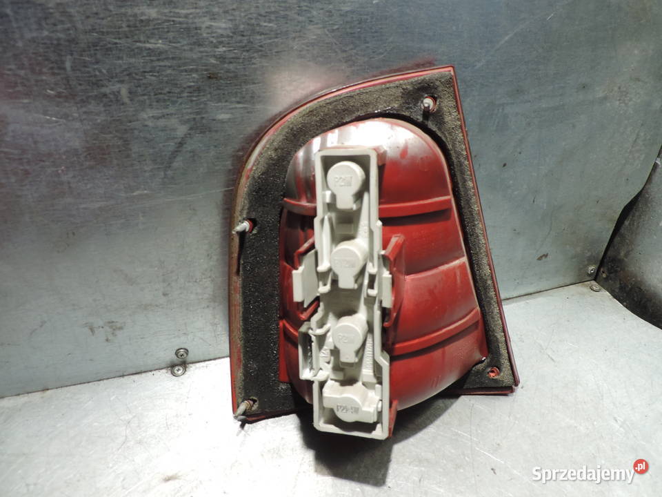 SKODA OCTAVIA 1 HB LAMPA PRAWA TYLNA