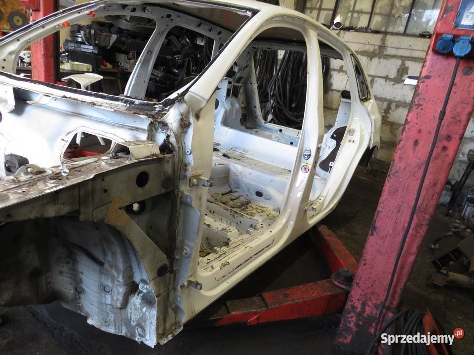 PRÓG SŁUPEK LEWY BOK LY9C AUDI Q5 8R