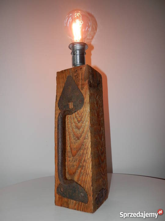 Lampa ręcznie wykonana ze starej belki sosny Szczecinek