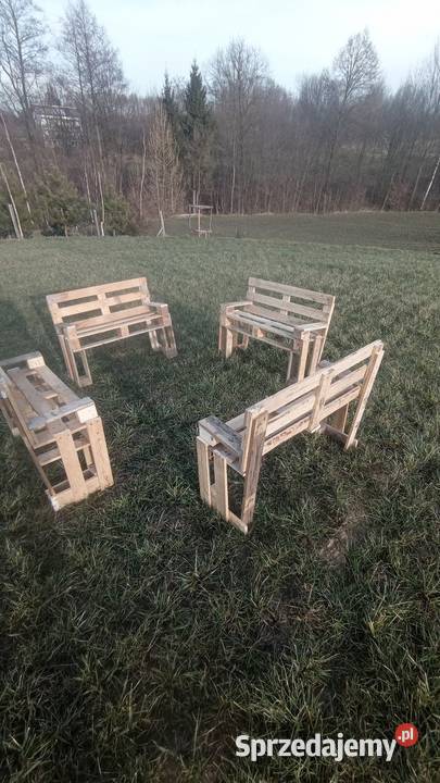 Mebla z palet do ogrodu Półwieś
