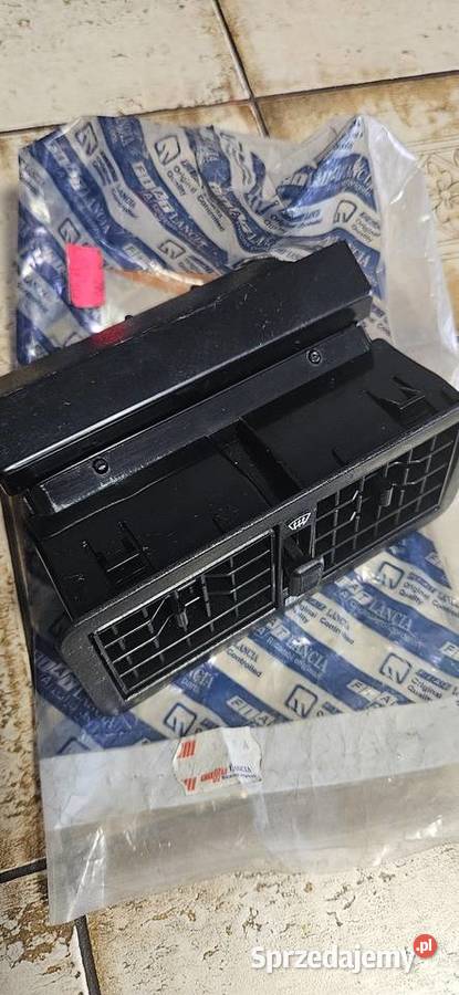 Fiat 126pNowaoryginalna kratka wlotu powietrza osobowe Barlinek