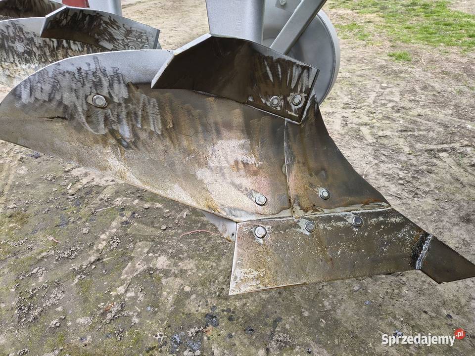Sprzedam pług 3 skibowy w stanie idealnym Maszyny rolnicze lubelskie Nowy Pożóg