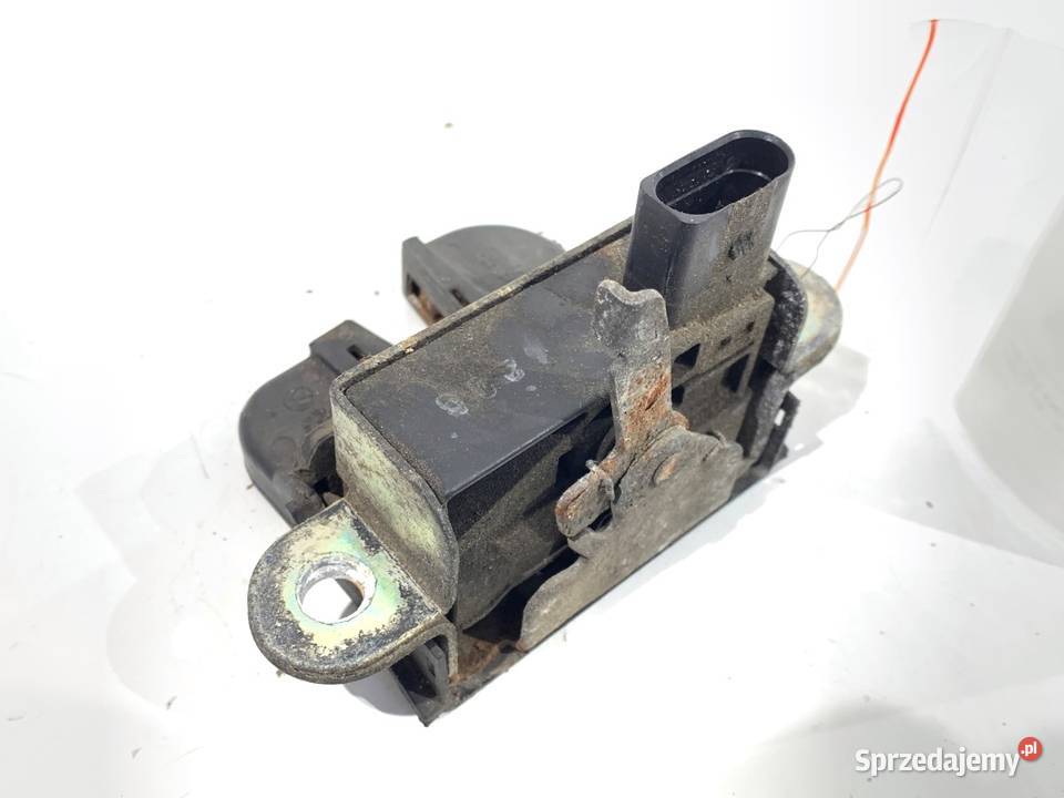 ZAMEK KLAPY TYŁ VW GOLF V Hatchback 1K6827505