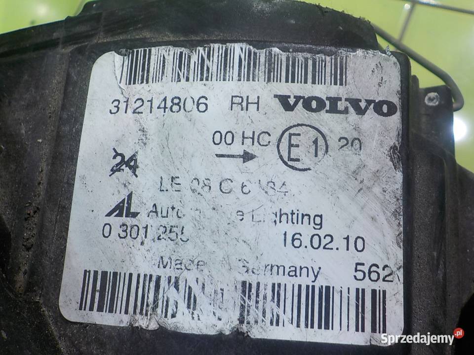 VOLVO C30 LIFT 16 D 10r 3D lampa prawa przod Suków