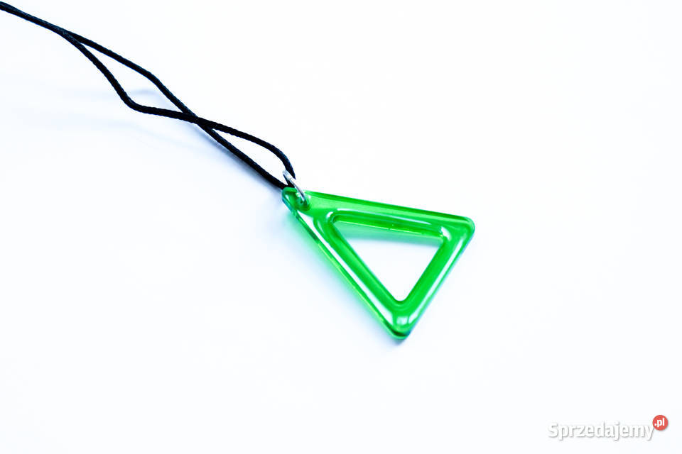 Zielony trójkąt wisiorek z żywicy epoksydowej Naszyjniki mazowieckie sprzedam