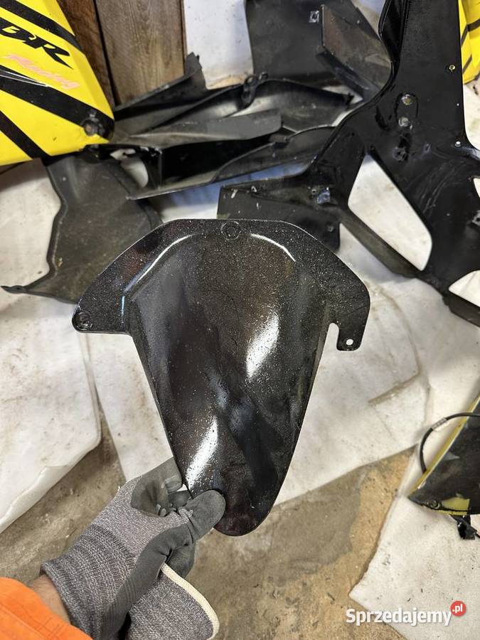 Komplet uszkodzonych owiewek HONDA CBR 600rr świętokrzyskie Kucębów