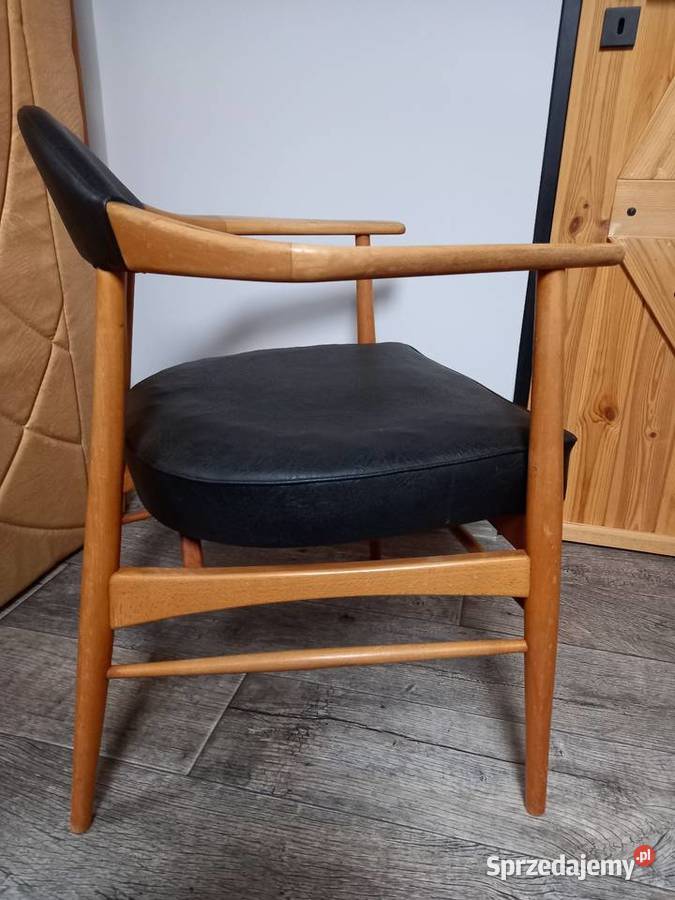 Stary fotel gabinetowy vintage