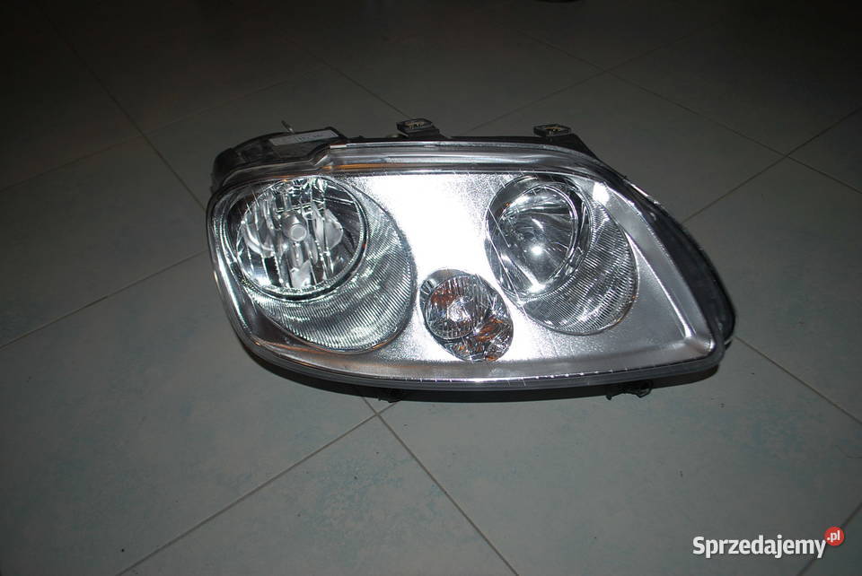 LAMPA REFLEKTOR VW TOURAN/ CADDY I 0306 TYC PRAWA
