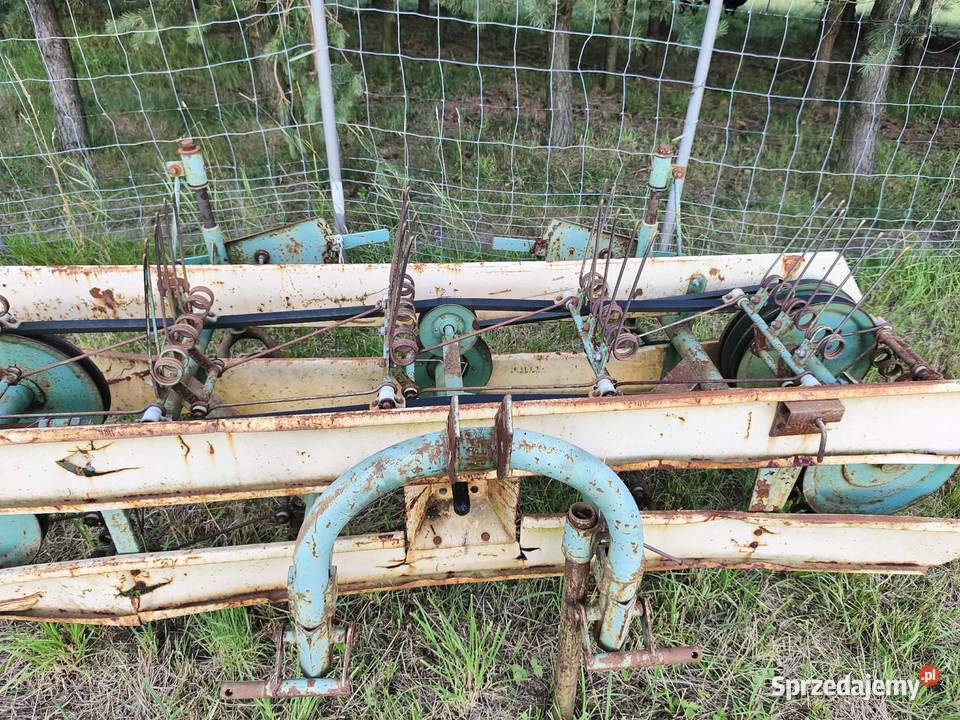 Zgrabiarka przetrząsacz taśmowy taśmówka 100 nieuszkodzony Zgrabiarki i przetrząsacze Kosmolów