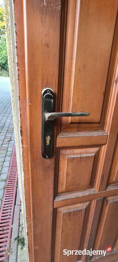 Drzwi prawe drewniane używane docieplane Sól
