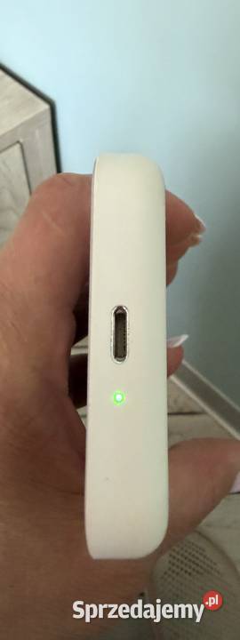 Poverbank Apple MagSafe do iPhoneów