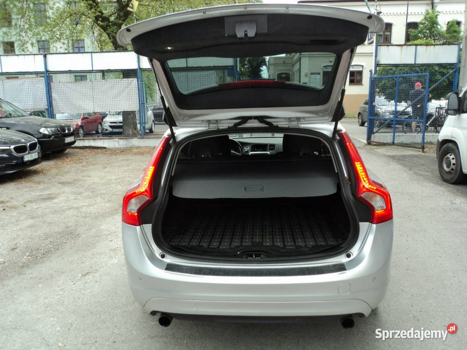Volvo V60 sprzedam ładne VOLVO V60 16 B 150 STAN VAT marża