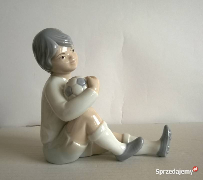Figurka Porcelanowa Porcelana Piłkarz Chłopiec
