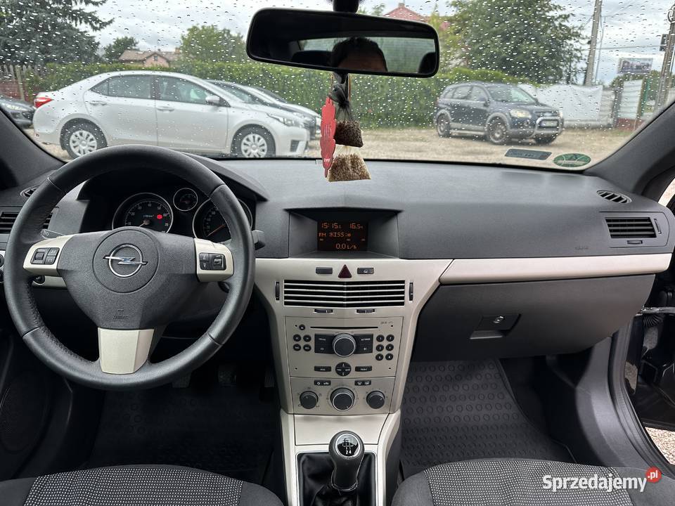 Opel Astra Kabriolet 18 benz 140 czarny
