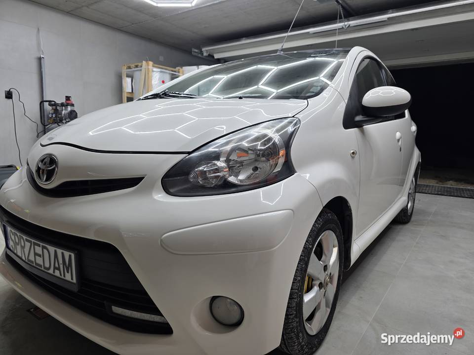 Toyota Aygo piękna biała z czarnym dachem Samochody osobowe Morawica