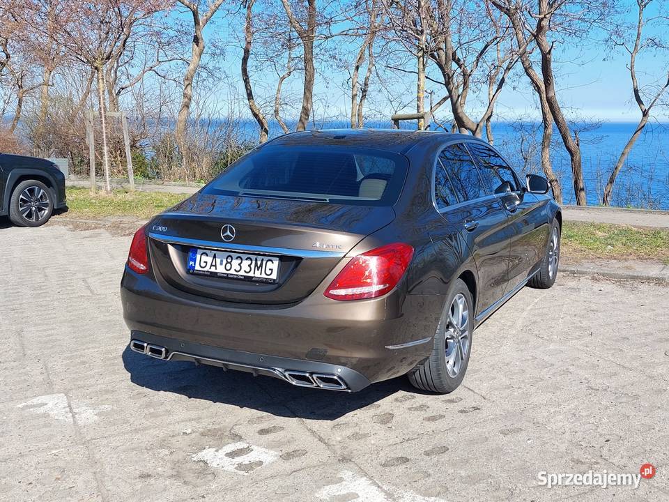 Mercedes C300 4Matic przebieg 124 benzyna