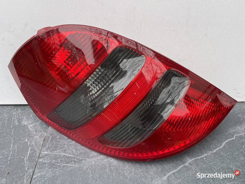 MERCEDES AKLASA W169 LEWA LAMPA TYŁ CIEMNA Ostroróg sprzedam