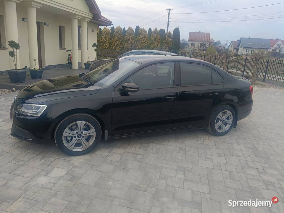 VW Jetta Polski salon Rok produkcji 2011 Tarnów
