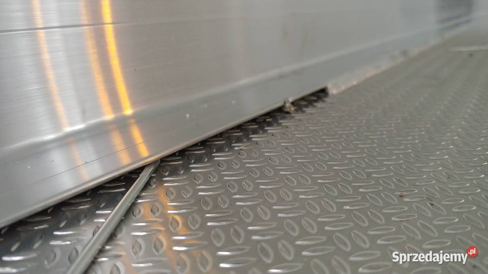 Spawanie kątowników przypodłogowych aluminiowych