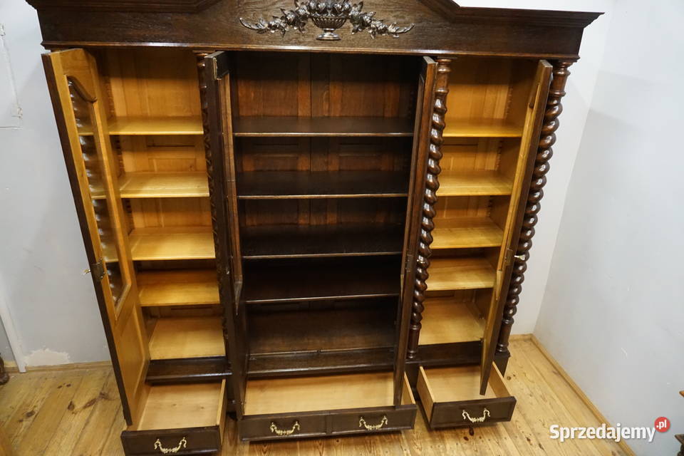 CZTERODRZWIOWA BIBLIOTEKA SPIRALNE KOLUMNY