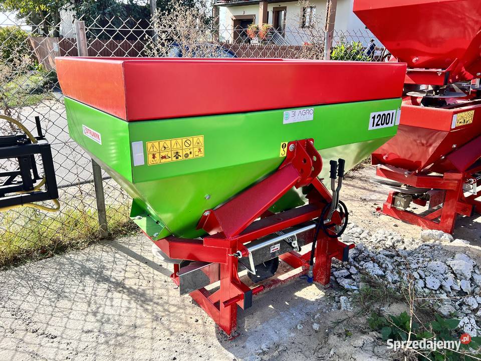 Rozsiewacz nawozu 600800L TYTAN firmy STRUMYK Maków Mazowiecki sprzedam