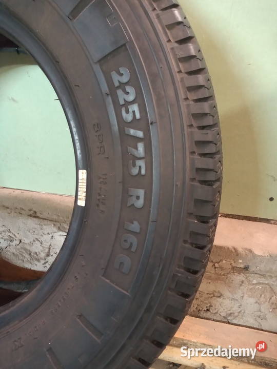 Opona Michelin Agilis 22575R16C