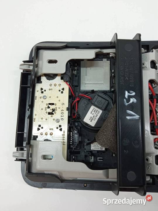 LAMPKA PODSUFITKI 3T0867599B Skoda Superb II osobowe świętokrzyskie