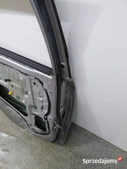 DRZWI LEWE TYŁ SEDAN E16 E17 E18 LIFT Toyota